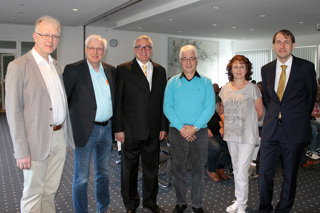 Vor einem vollen Sitzungssaal im Papenburger Rathaus hielten (von links) Dr. Andreas Wilke, Dr. Volker Eissing, Prof. Dr. Christian Wende, Dr. Hans Joachim Balks, Alwine Dema und Prof. Dr. Ralf Koos informative Vorträge zum Thema Bluthochdruck. 