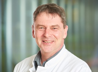 Bietet ab dem 4. November 2019 eine Sprechstunde der Schmerzambulanz im MVZ Weener an: Dr. Ludger Kämmerling, Facharzt für Anästhesiologie, Zusatzbezeichnungen Notfallmedizin, Spezielle Schmerztherapie und Intensivmedizin. Bietet ab dem 4. November 2019 eine Sprechstunde der Schmerzambulanz im MVZ Weener an: Dr. Ludger Kämmerling, Facharzt für Anästhesiologie, Zusatzbezeichnungen Notfallmedizin, Spezielle Schmerztherapie und Intensivmedizin.