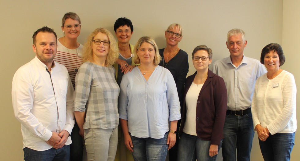 Freuen sich über die Re-Akkreditierung: (von links) Neuropädiater Torsten Kautzky, Qualitätsbeauftragte Verena Rülander, Case Managerin Elisabeth Walker, Geschäftsführerin Veronika von Manowski, Case Management Assistentinnen Daniela Schmidt, Anke Hestermeyer und Astrid Burmeister, Auditor Martell Malessa sowie Case Managerin und Leitung des Bunten Kreises am Marien Hospital Angela Hebbelmann. Es fehlen Kinderärztin Renate Köhler, Psychologin Anne-Maria Schäfer und Sozialpädagogin Beate Dreier.