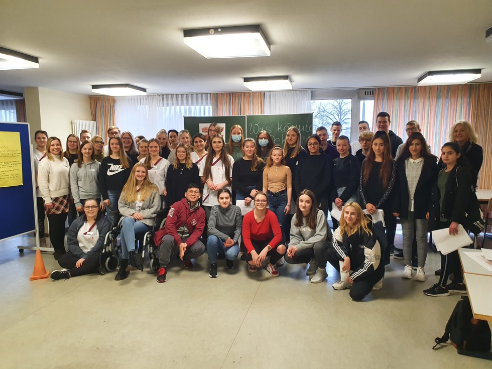 Schüler der Erna-de-Vries-Schule Lathen kamen zu einem Berufsorientierungstag in die Pflegeakademie St. Anna
