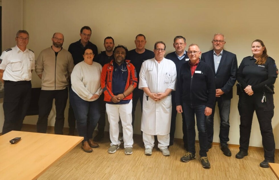 Gemeinsame Planung für den Ernstfall: Netzwerktreffen zum stadtweiten Katastrophenschutz mit Vertretern von Krankenhaus, Stadt Papenburg, Polizei, Rettungsdienst und Feuerwehr.